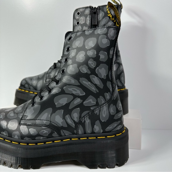 DOC JADON BOOTS LEOPARD PRINT PLATFORM WOMENS SIZE 7 CAMOUFLAGE LEATHER 8 EYE - Picture 9 of 10